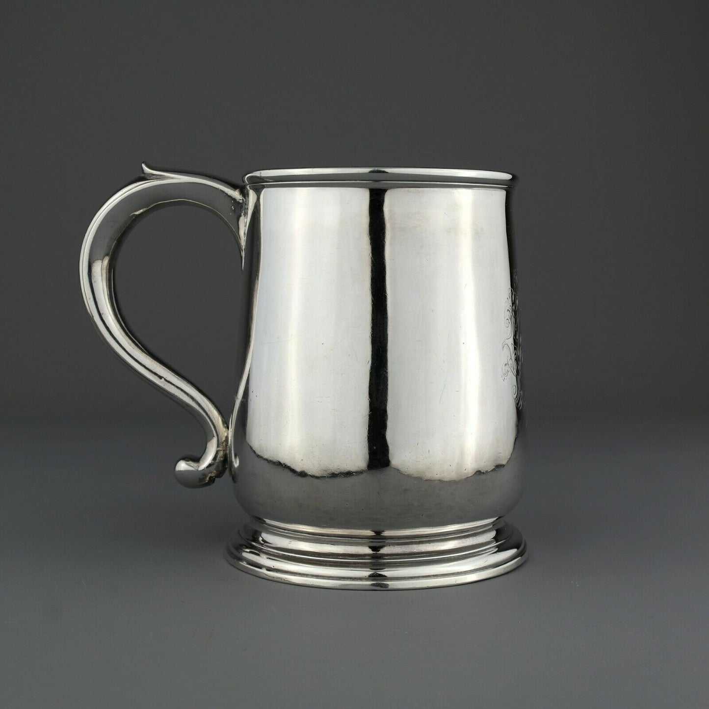 Antique George I Solid Sterling Silver Pint Tankard / Mug. Georgian London 1724.