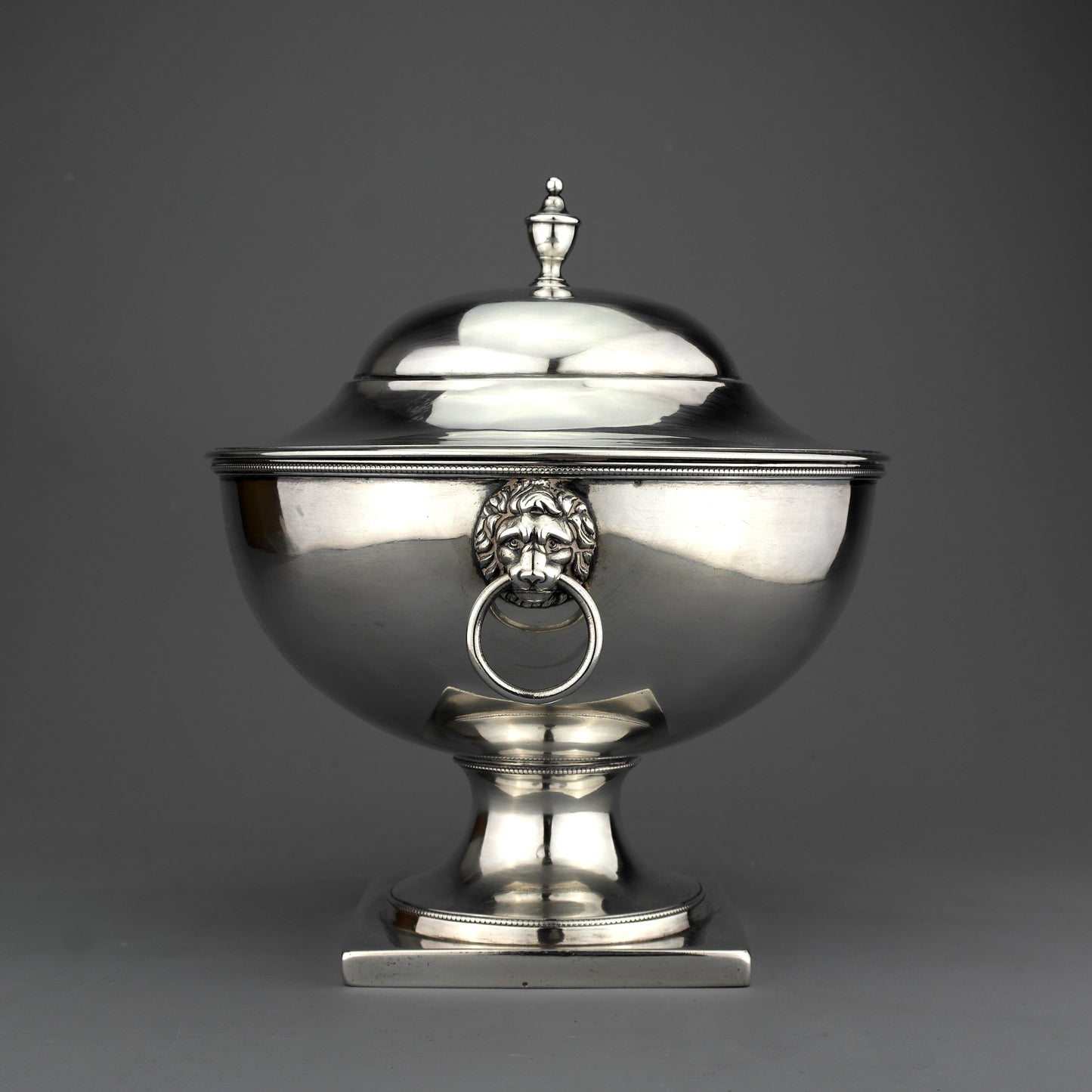 Antique Irish Georgian Solid Sterling Silver Covered Sauce Tureen. Dublin, 1828.