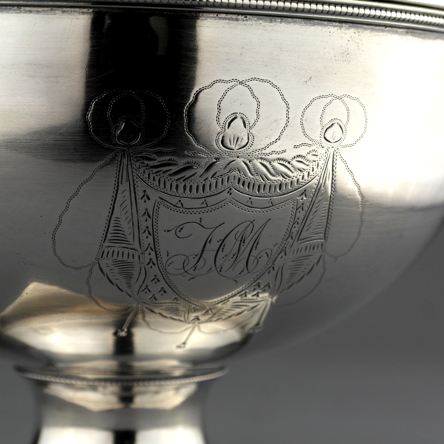 Antique Irish Georgian Solid Sterling Silver Covered Sauce Tureen. Dublin, 1828.