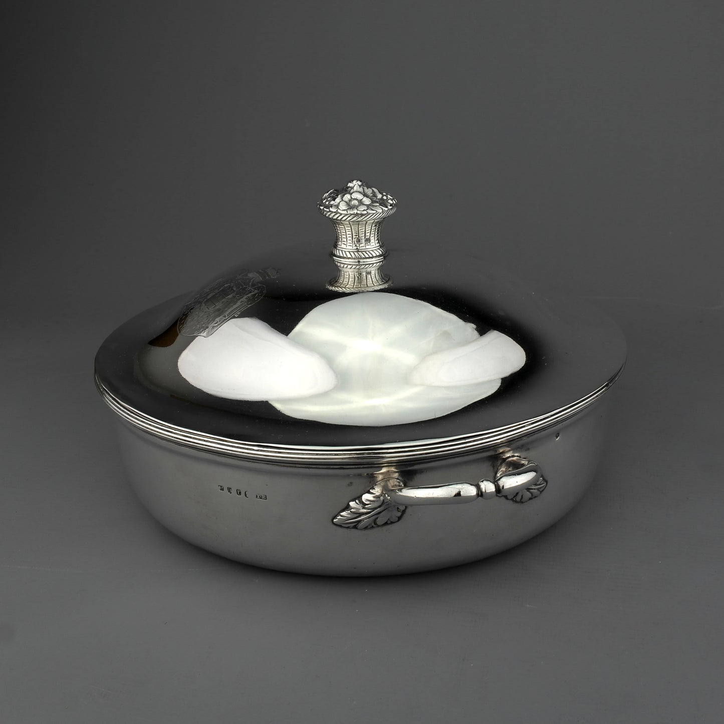 Large Antique Georgian Solid Sterling Silver Serving Dish / Bowl. London, 1794