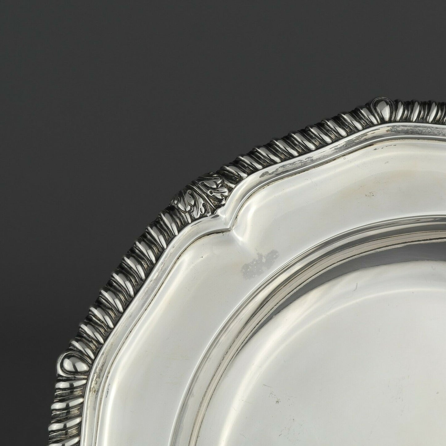 Antique Irish Solid Sterling Silver Plate / Salver / Tray. Dublin, 1879. 666 g.