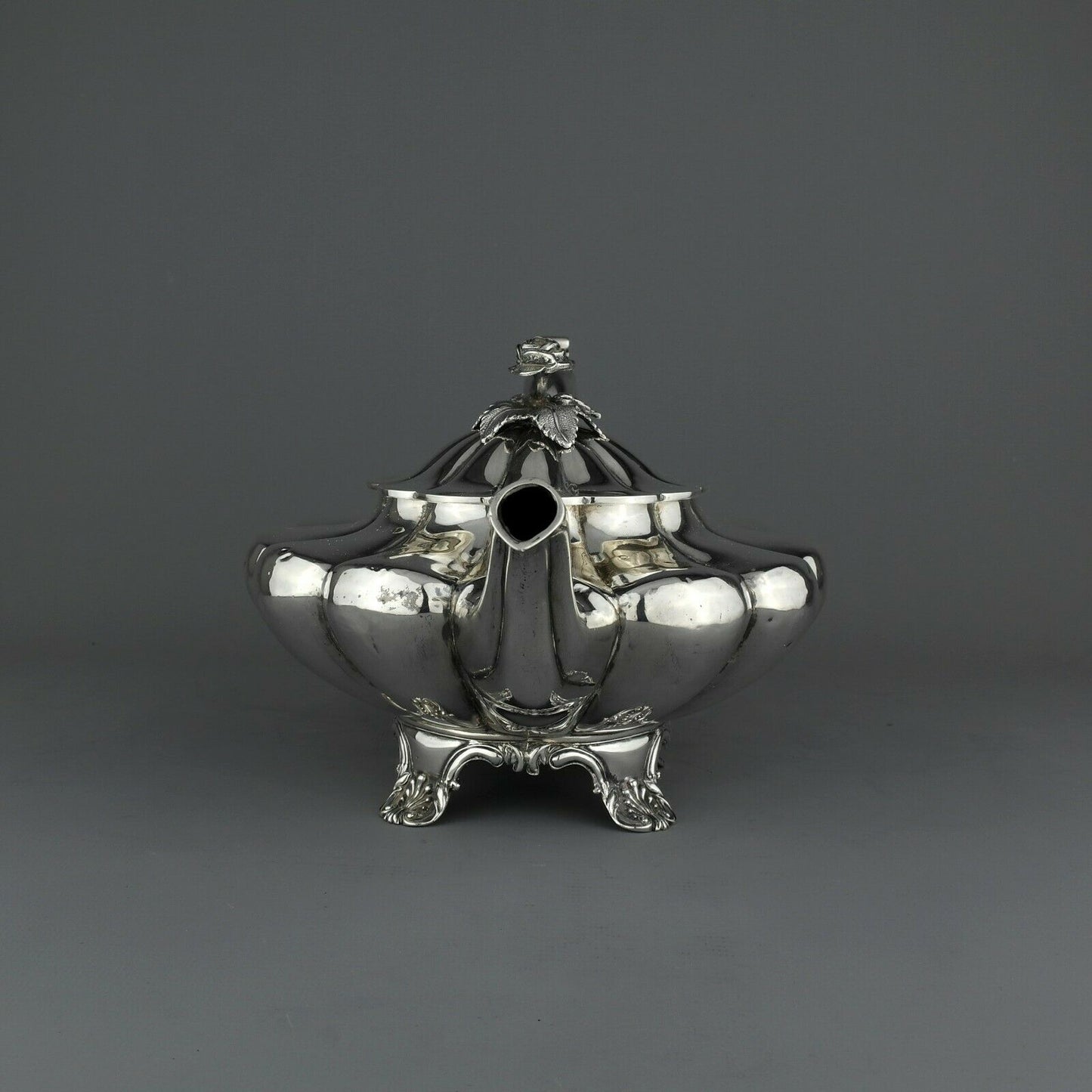 Ornate Antique Georgian Solid Sterling Silver Teapot. Robert Hennell London 1832