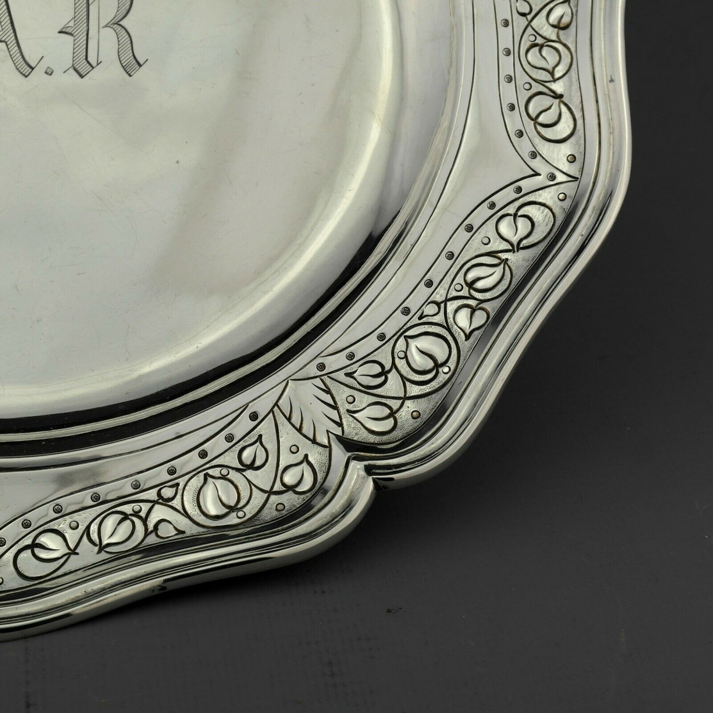 George II Antique Solid Sterling Silver Plate / Salver / Tray. London, 1758.