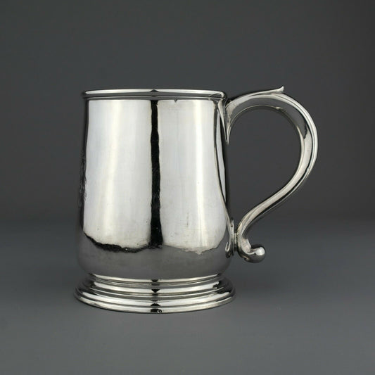 Antique George I Solid Sterling Silver Pint Tankard / Mug. Georgian London 1724.