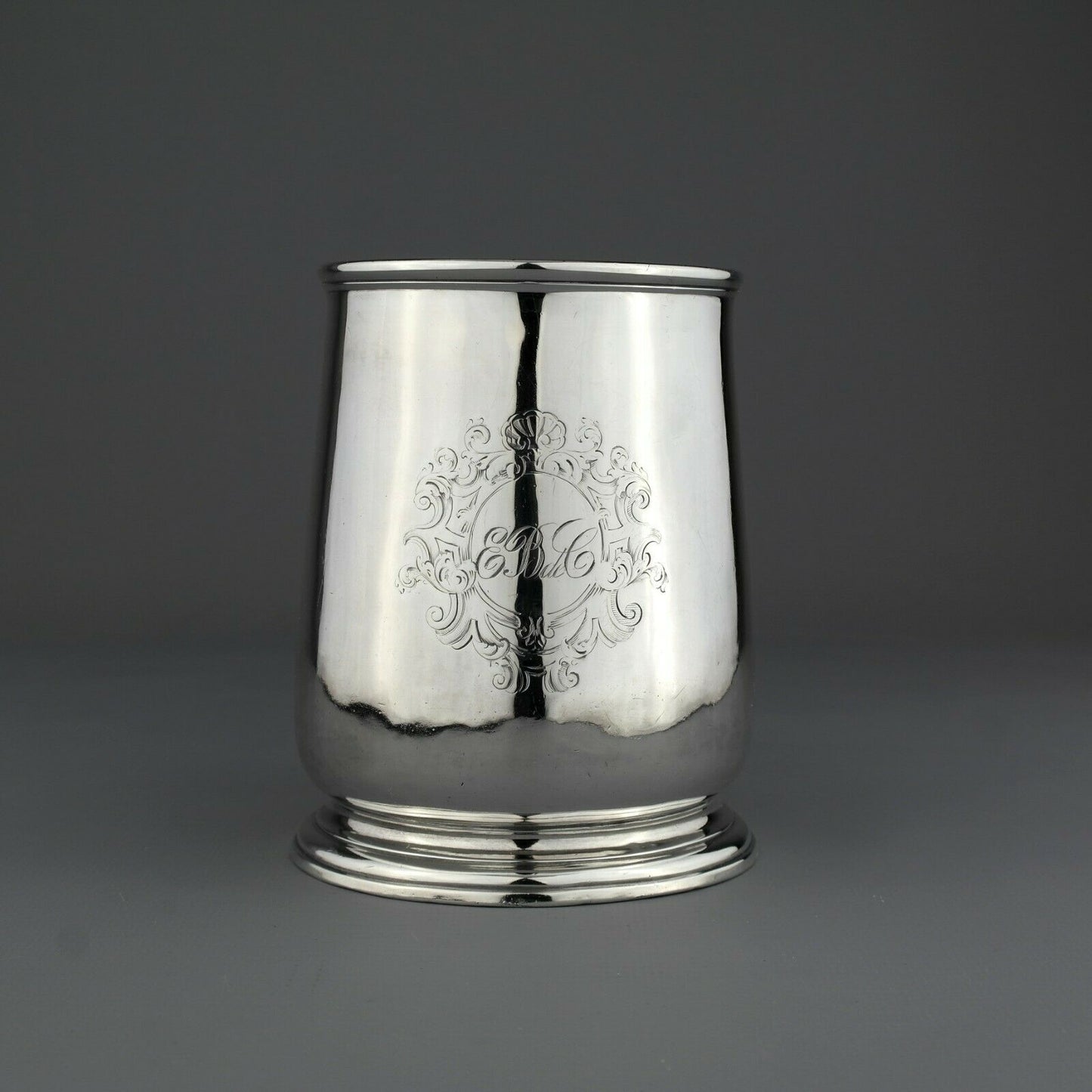 Antique George I Solid Sterling Silver Pint Tankard / Mug. Georgian London 1724.