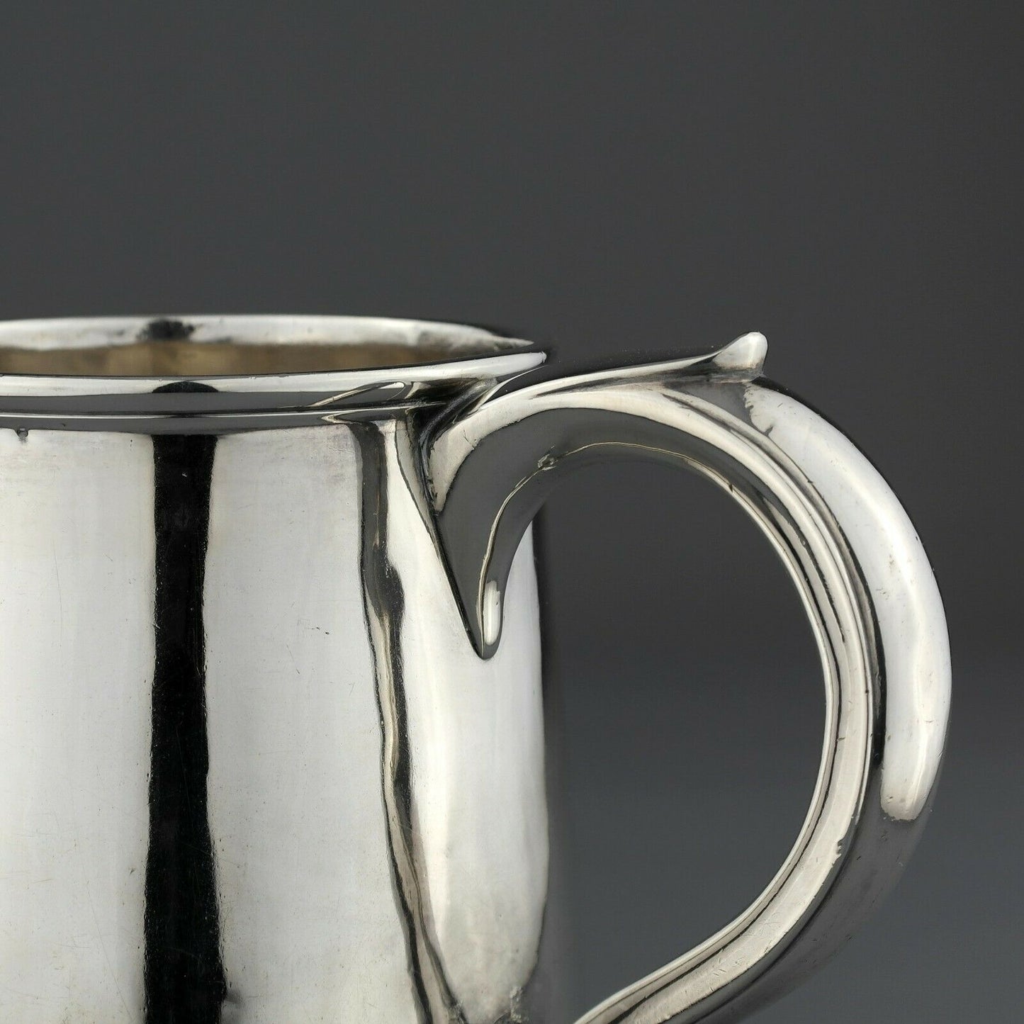 Antique George I Solid Sterling Silver Pint Tankard / Mug. Georgian London 1724.