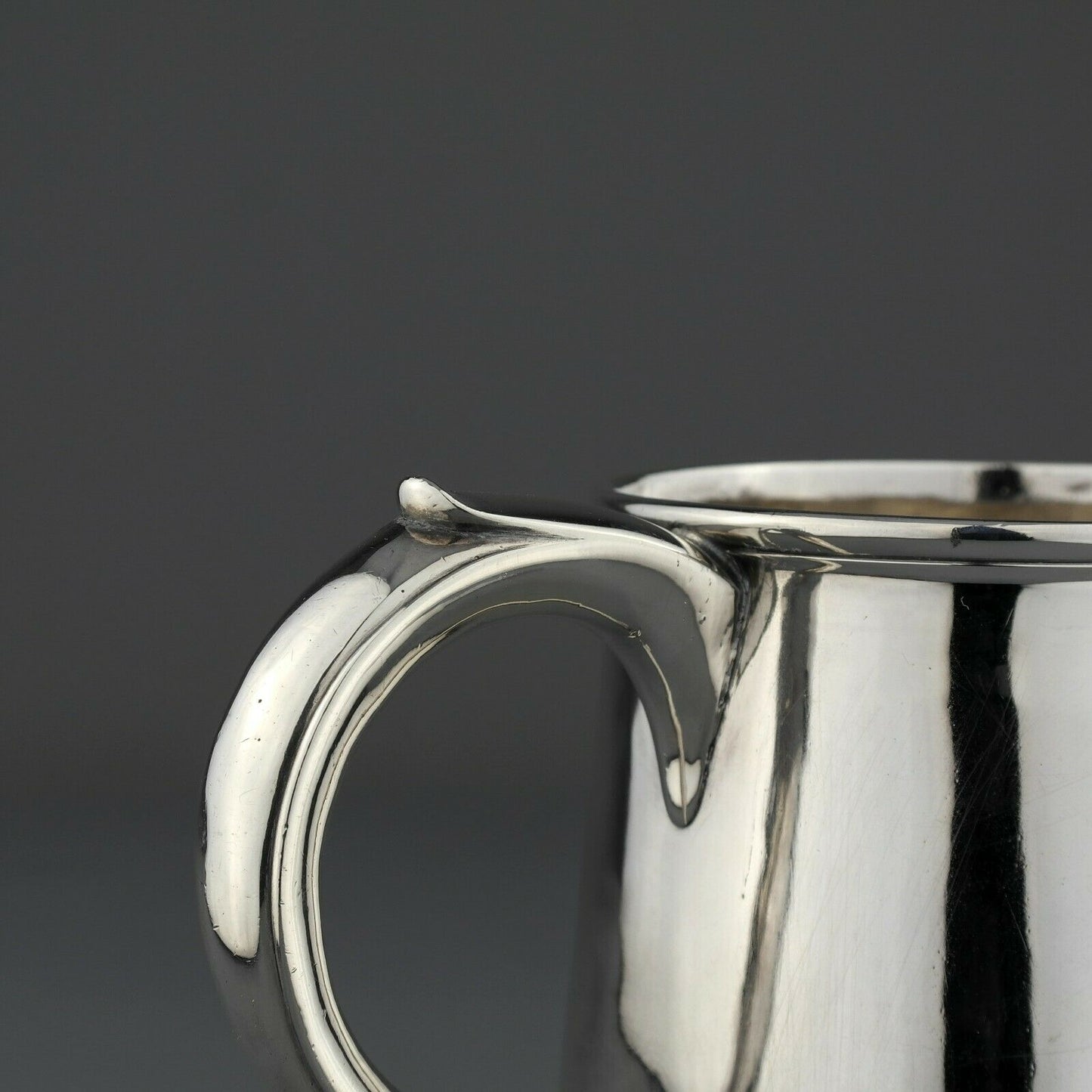 Antique George I Solid Sterling Silver Pint Tankard / Mug. Georgian London 1724.